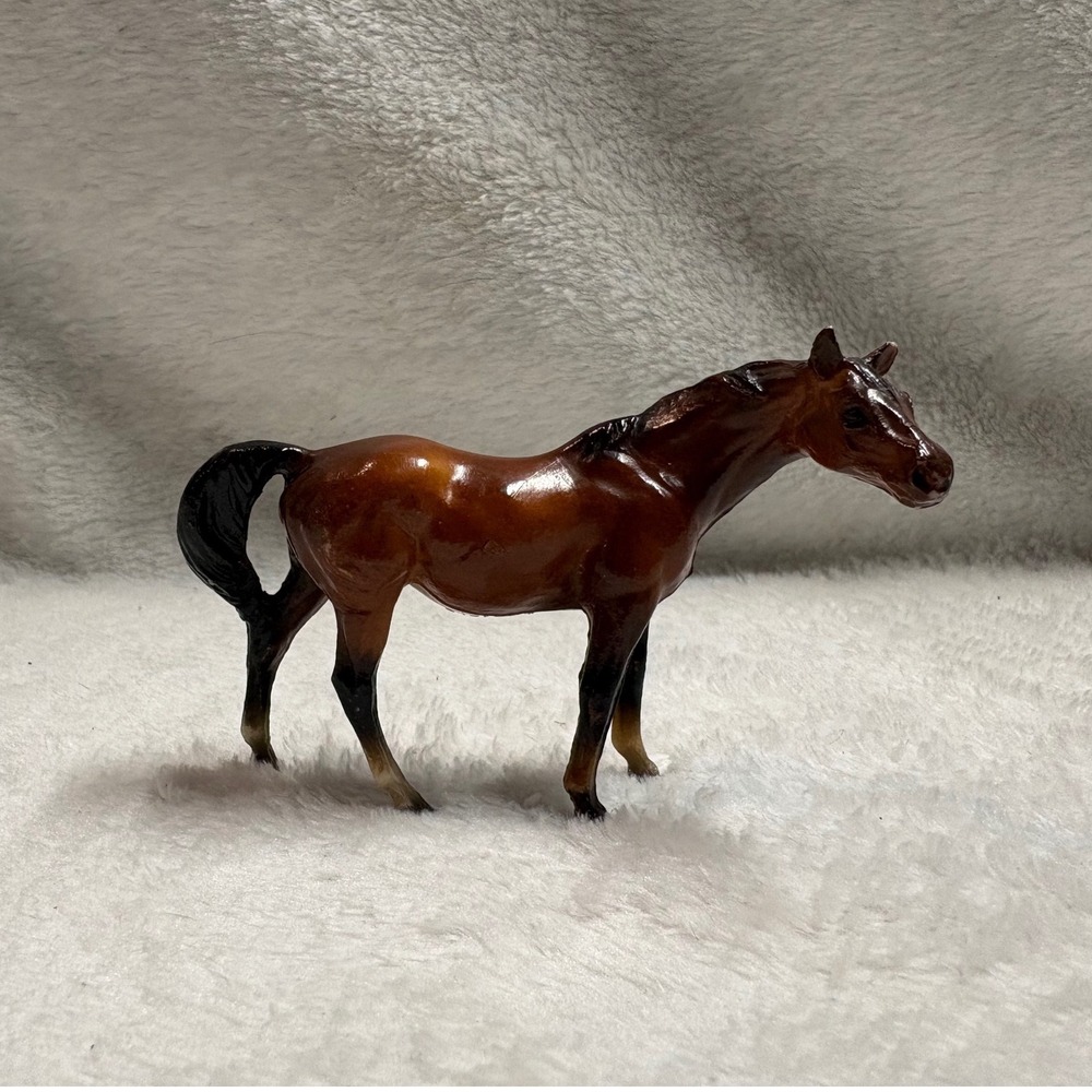 Vintage 1975 Breyer Horse Figurine Stablemates Bay Thoroughbred Mare Miniature